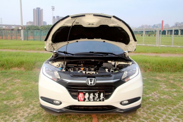 {S版 跑12萬}17年HRV1.8S 白~豐隆嚴選0頭款低月付專案~  第11張相片