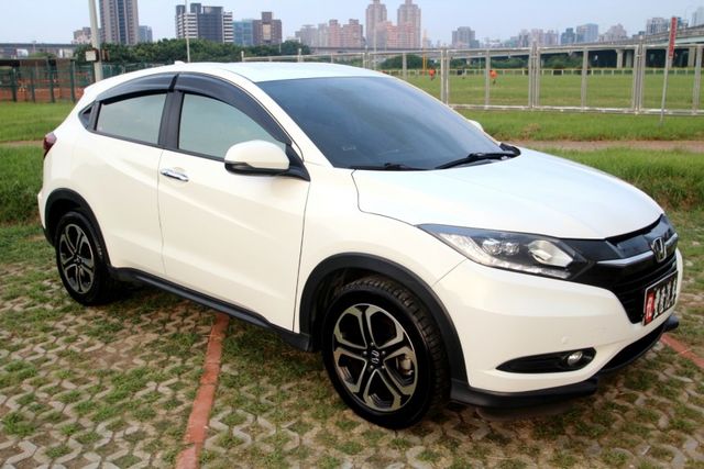 {S版 跑12萬}17年HRV1.8S 白~豐隆嚴選0頭款低月付專案~  第15張相片