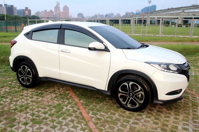 {S版 跑12萬}17年HRV1.8S 白~豐隆嚴選0頭款低月付專案~  第16張相片