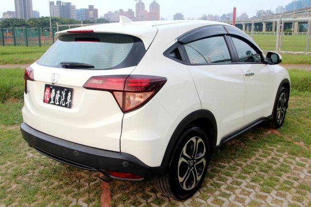 {S版 跑12萬}17年HRV1.8S 白~豐隆嚴選0頭款低月付專案~  第17張相片