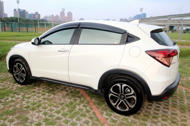 {S版 跑12萬}17年HRV1.8S 白~豐隆嚴選0頭款低月付專案~  第20張相片