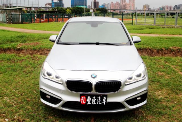 {車況超優 才跑5.6萬}17年式218AT銀~豐隆嚴選0頭款低月付專案~  第12張相片