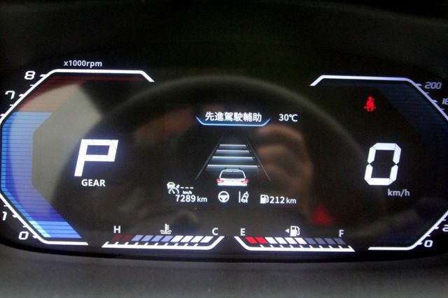 {七人座 原漆 只跑7千}24年ZINGER1.5白~豐隆嚴選0頭款低月付專案~*  第2張相片