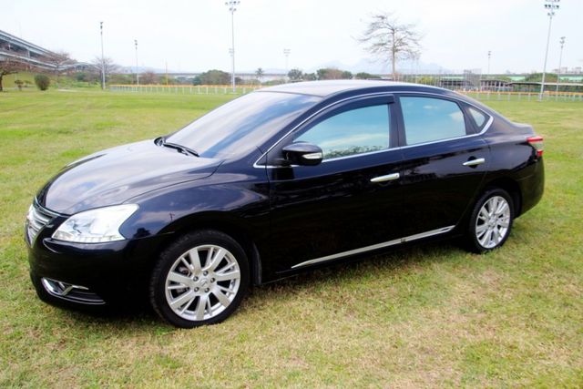 {原鈑件 代步好車}14年SENTRA1.8黑~豐隆嚴選0頭低月付專案~  第14張相片
