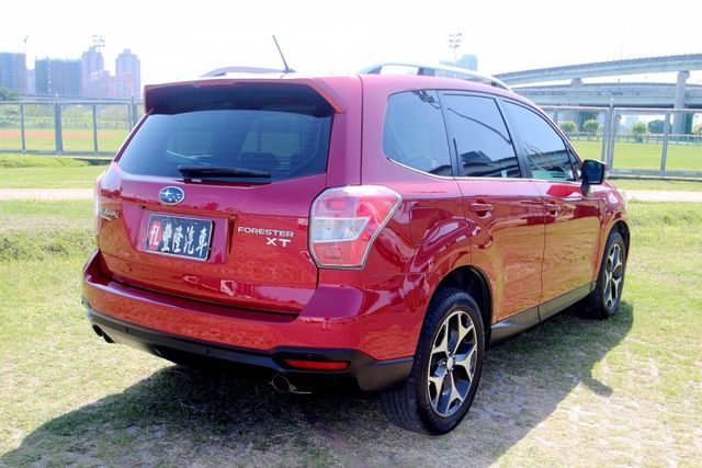 {跑9萬 原鈑件}15年式FORESTER2.0XT紅~豐隆嚴選0頭款低月付專案~  第17張相片