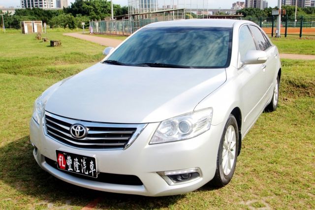 {跑19萬 原鈑件}10年式CAMRY2.4G白~豐隆嚴選0頭款低月付專案~  第1張相片