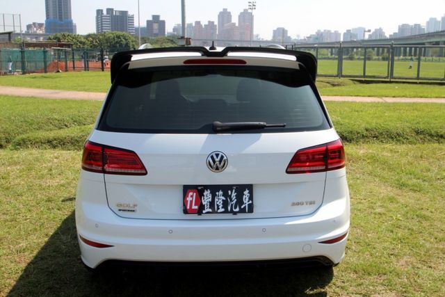 {一手車 原鈑件}17年GOLF Sportsvan 280RLine白~豐隆嚴選0頭款低月付專案~  第4張相片
