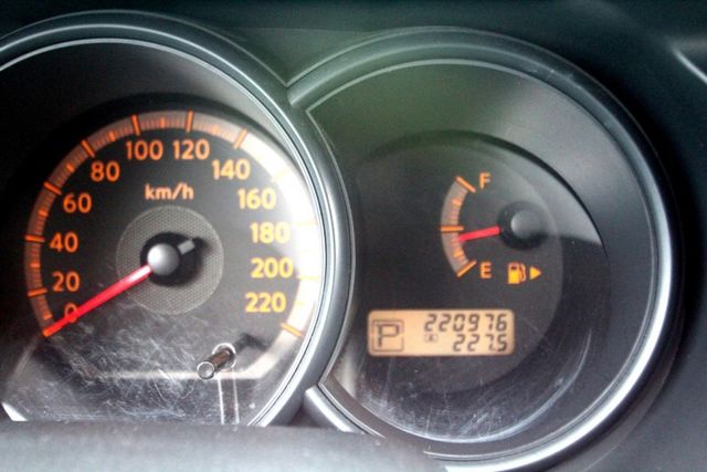 {代步好車 原鈑件}13年LIVINA1.6白~豐隆嚴選0頭款低月付專案~  第3張相片
