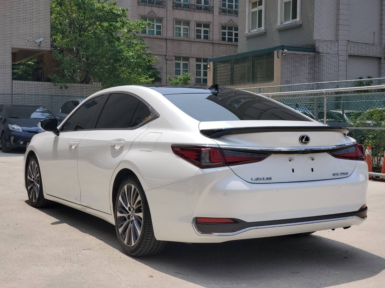 2018 ES250 旗艦版 全車原漆 原版件 原廠保養 ACC 全景  第19張相片