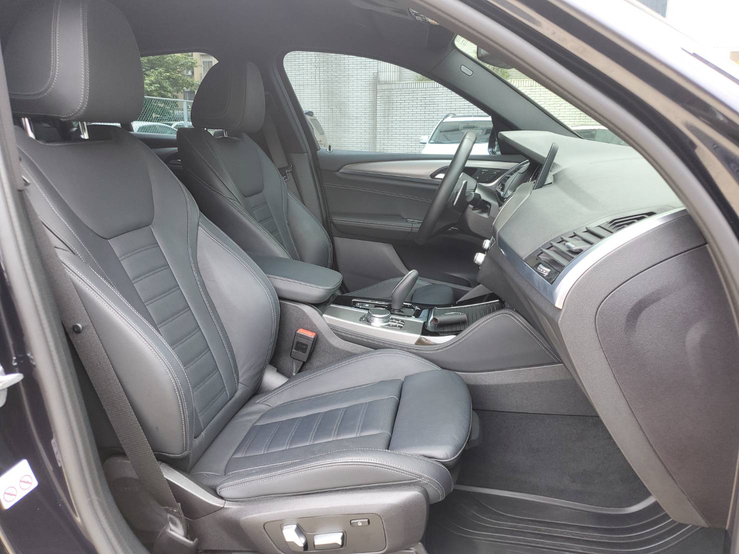 G02 X4 30i M運動版 原廠保固內 BBS鍛造框 全車碳纖維套件 一手車  第9張相片