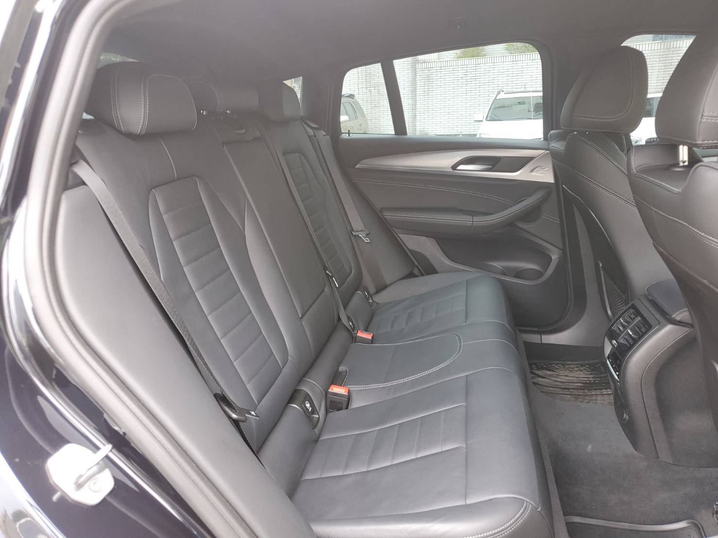 G02 X4 30i M運動版 原廠保固內 BBS鍛造框 全車碳纖維套件 一手車  第10張相片