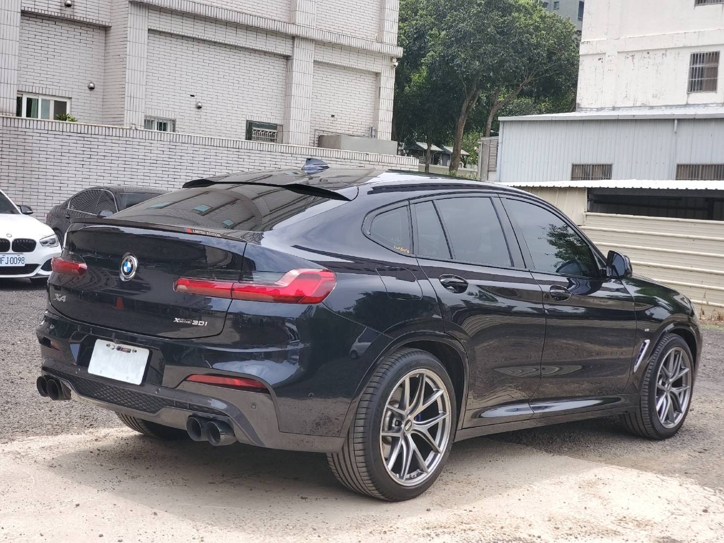 G02 X4 30i M運動版 原廠保固內 BBS鍛造框 全車碳纖維套件 一手車  第16張相片
