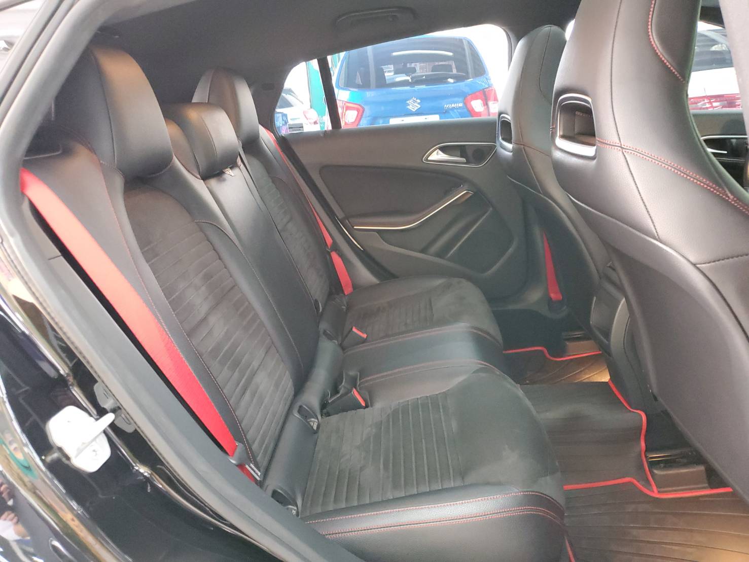 CLA250 跑旅 全車原漆 原版件 全景天窗 AMG套件 滿天星水箱護罩  第5張相片