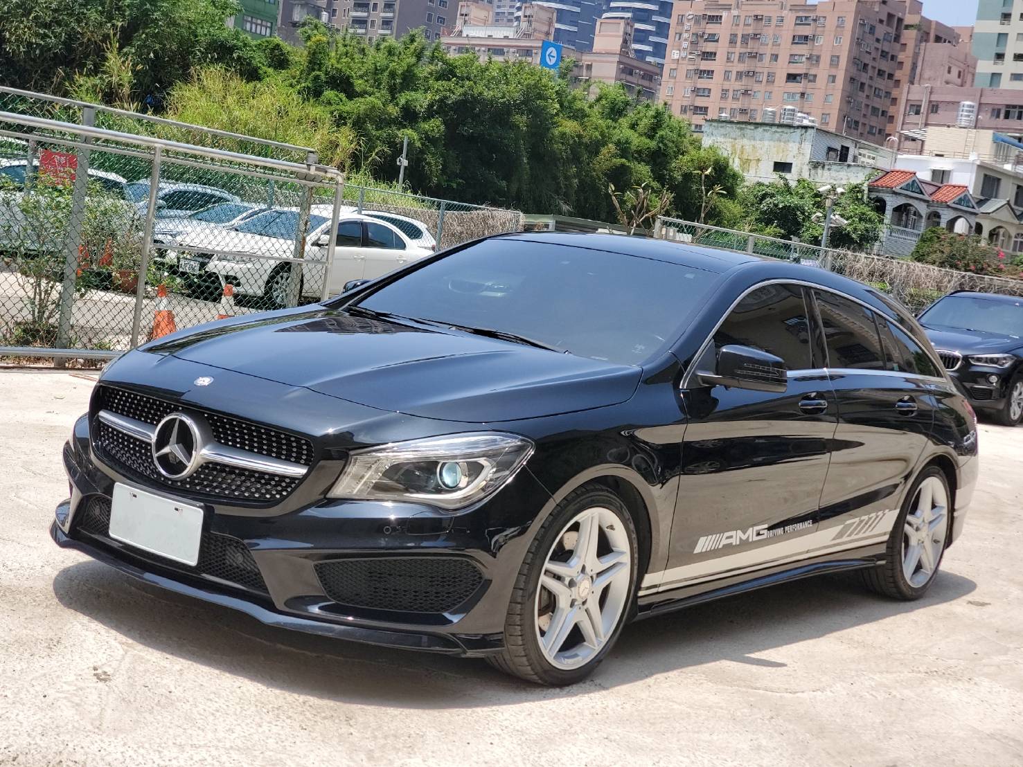 CLA250 跑旅 全車原漆 原版件 全景天窗 AMG套件 滿天星水箱護罩  第7張相片