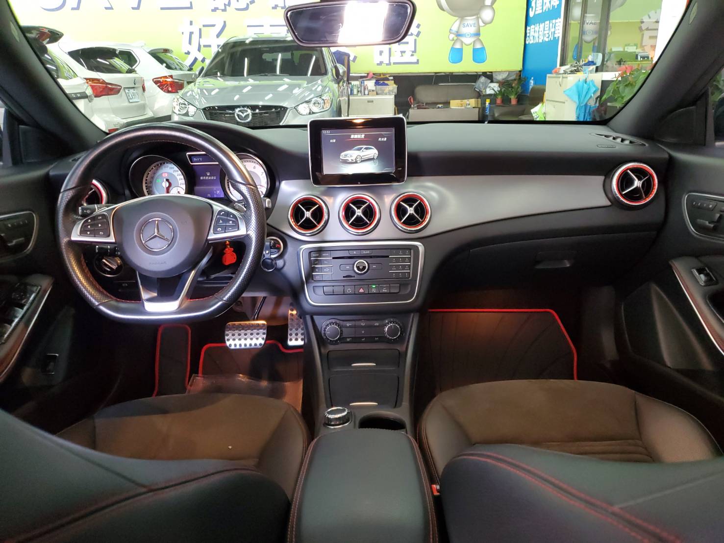 CLA250 跑旅 全車原漆 原版件 全景天窗 AMG套件 滿天星水箱護罩  第10張相片