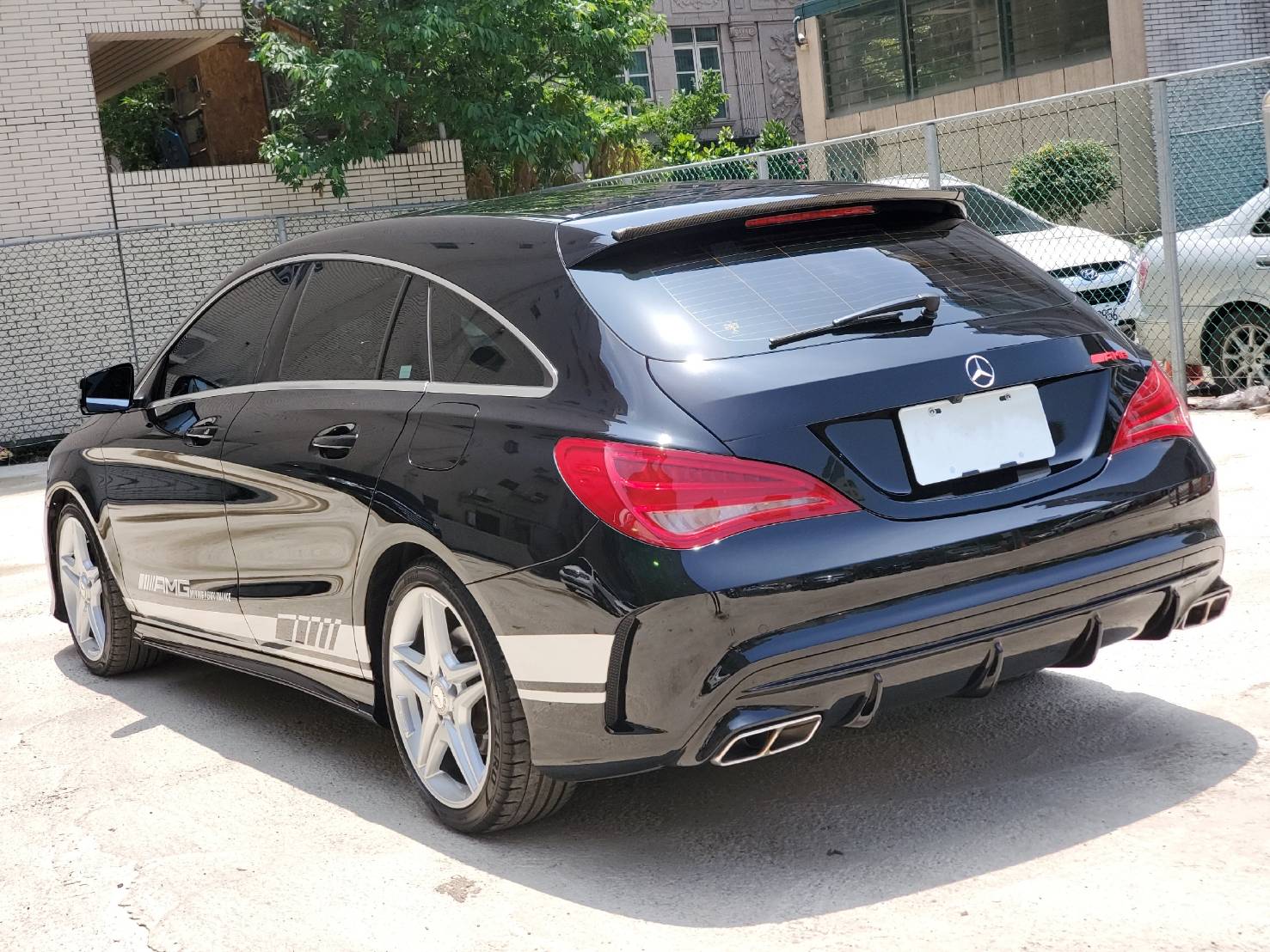 CLA250 跑旅 全車原漆 原版件 全景天窗 AMG套件 滿天星水箱護罩  第12張相片