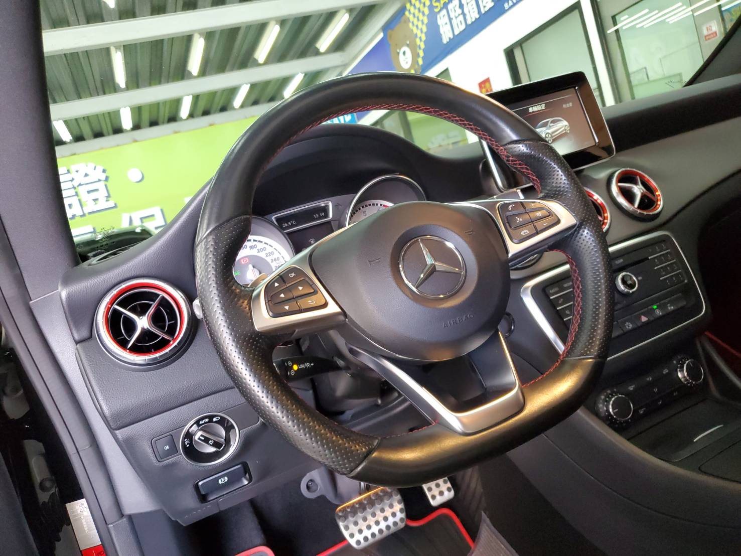 CLA250 跑旅 全車原漆 原版件 全景天窗 AMG套件 滿天星水箱護罩  第14張相片