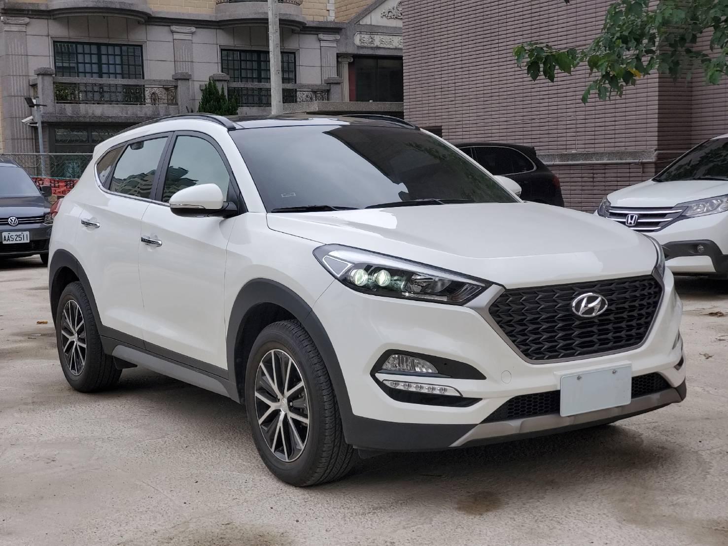 2018年 Tuscon 1.6T 汽油旗艦版 全車原漆 原版件 全景天窗  第14張相片