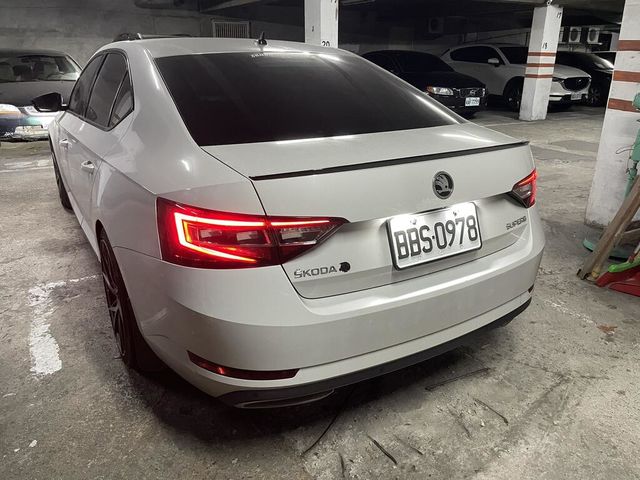 SKODA司科達 SUPERB SEDAN  第2張相片