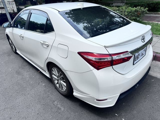 TOYOTA豐田 ALTIS  第2張相片