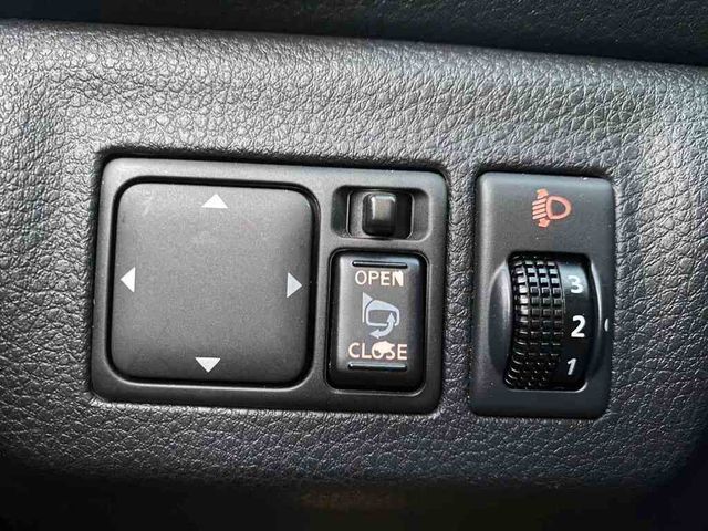 NISSAN日產 LIVINA  第6張相片