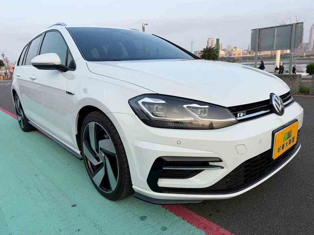 VOLKSWAGEN福斯 GOLF VARIANT  第3張相片