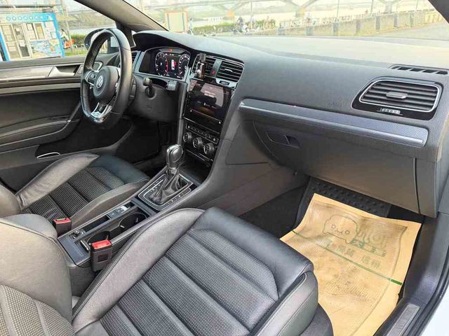 VOLKSWAGEN福斯 GOLF VARIANT  第9張相片