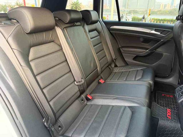 VOLKSWAGEN福斯 GOLF VARIANT  第13張相片