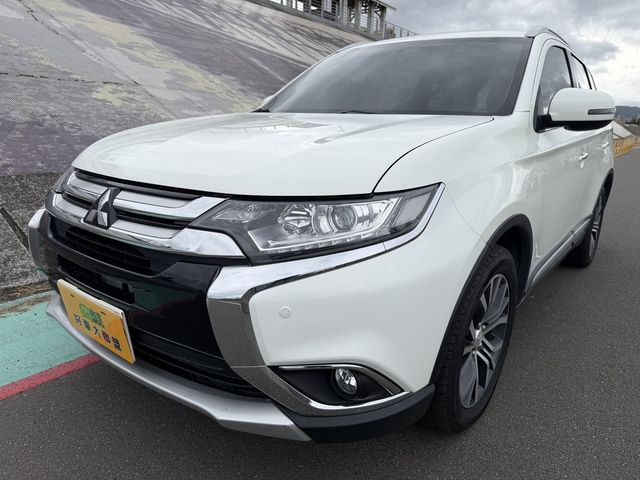 MITSUBISHI三菱 OUTLANDER  第1張相片