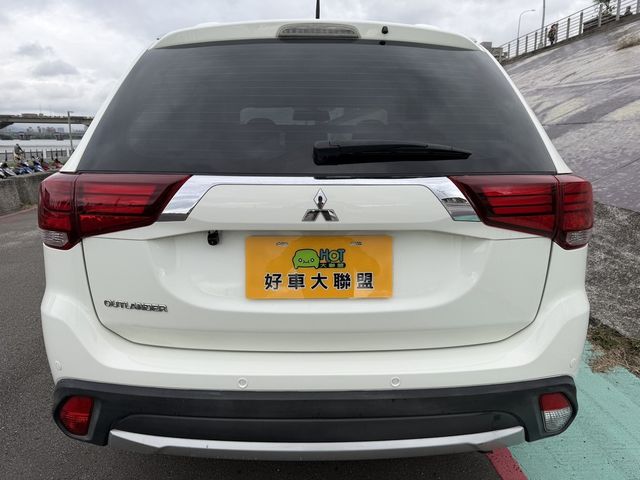 MITSUBISHI三菱 OUTLANDER  第4張相片