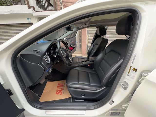 ★GLA250才有力才好開+升級大螢幕安卓影音~4WD.全景天窗.換檔撥片.電尾門.盲點.I-KEY.原鈑件認證車★  第3張相片