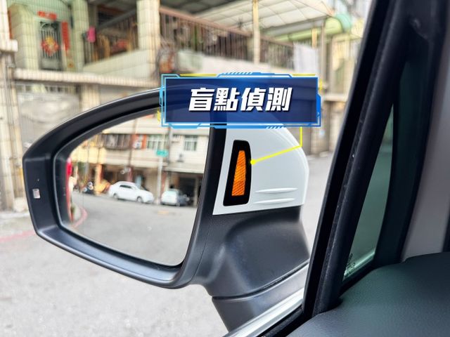 ★稀有4WD版~僅跑4萬多KM/便宜新車約80萬，IKEY.環景.電尾門.自動停車.LV2.雙電動椅★  第15張相片