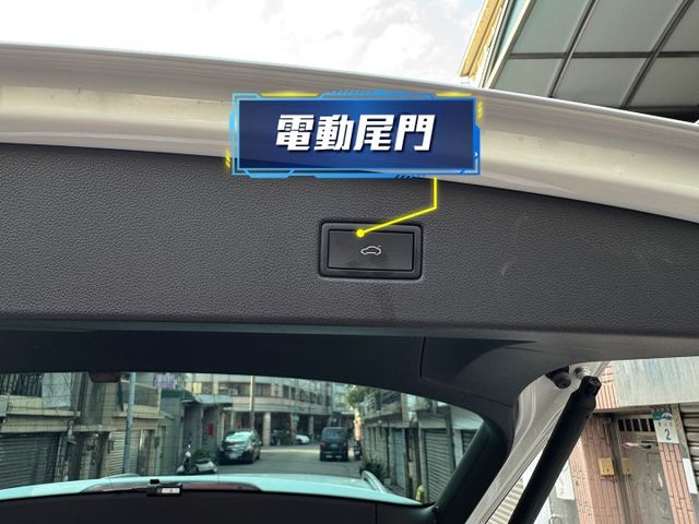 ★稀有4WD版~僅跑4萬多KM/便宜新車約80萬，IKEY.環景.電尾門.自動停車.LV2.雙電動椅★  第16張相片