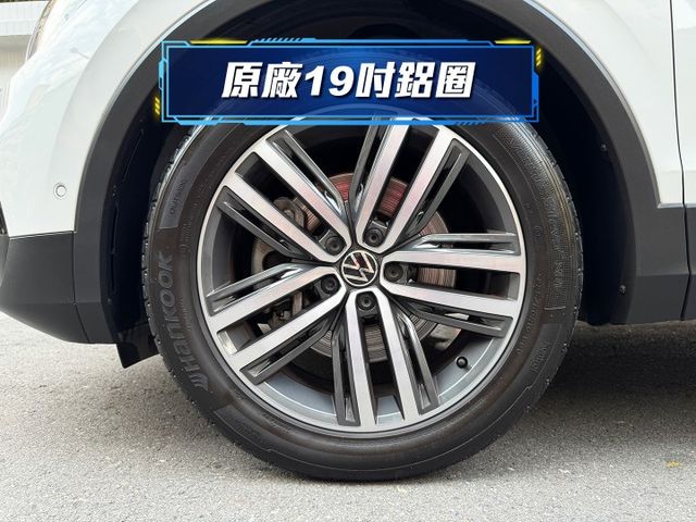 ★稀有4WD版~僅跑4萬多KM/便宜新車約80萬，IKEY.環景.電尾門.自動停車.LV2.雙電動椅★  第20張相片