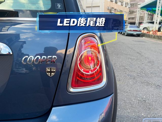 ★僅跑5萬多公里超美三門小迷你，雙色、ikey、國旗後鏡，超美內裝外觀~錯過您一定會後悔★  第12張相片