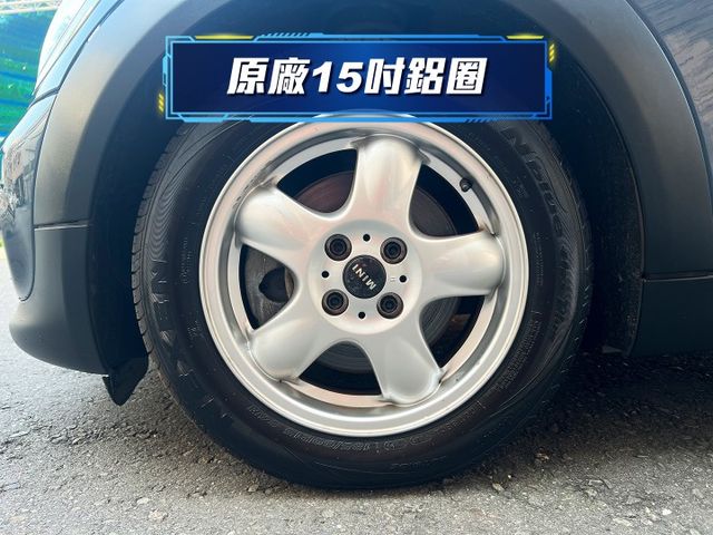 ★僅跑5萬多公里超美三門小迷你，雙色、ikey、國旗後鏡，超美內裝外觀~錯過您一定會後悔★  第19張相片
