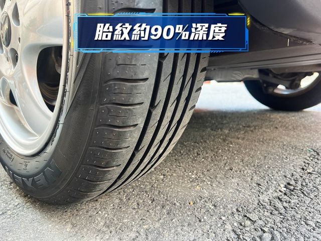 ★僅跑5萬多公里超美三門小迷你，雙色、ikey、國旗後鏡，超美內裝外觀~錯過您一定會後悔★  第20張相片