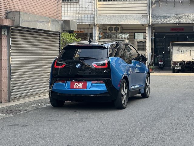 ★秒殺價~BMW i3 REX增程版+升級環景/CARPLAY，僅跑4萬，另附旅充及轉接頭，原鈑件，滿電續航300公里★  第2張相片