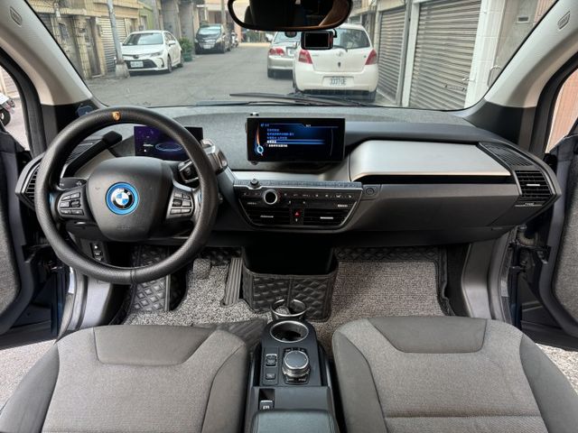 ★秒殺價~BMW i3 REX增程版+升級環景/CARPLAY，僅跑4萬，另附旅充及轉接頭，原鈑件，滿電續航300公里★  第5張相片