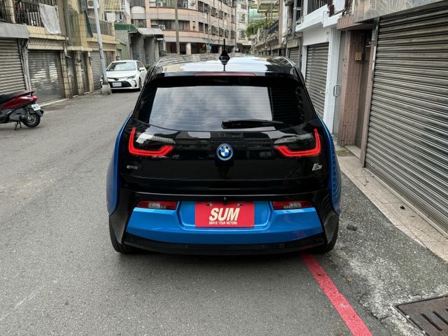 ★秒殺價~BMW i3 REX增程版+升級環景/CARPLAY，僅跑4萬，另附旅充及轉接頭，原鈑件，滿電續航300公里★  第17張相片