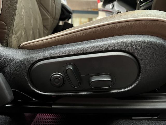 ★年底車20年領牌~S運動版才好開，僅跑5萬多全原廠紀錄，IKEY.電尾門.5AS系統.導航，原鈑件認證車可全貸★  第7張相片