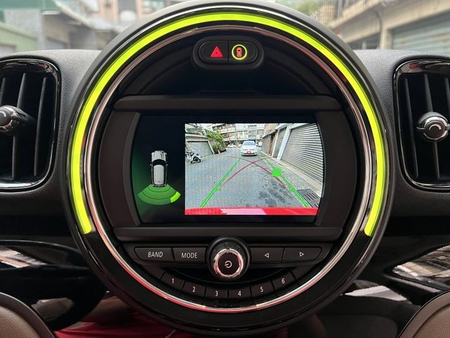 ★年底車20年領牌~S運動版才好開，僅跑5萬多全原廠紀錄，IKEY.電尾門.5AS系統.導航，原鈑件認證車可全貸★  第12張相片