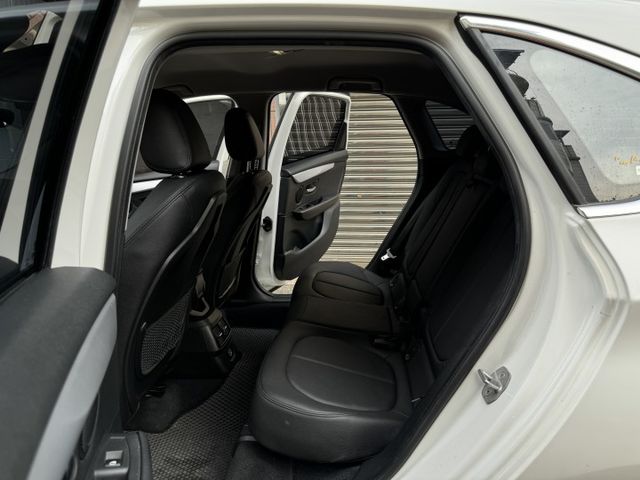 ★秒殺價~BMW 218i 原鈑件認證車，IKEY.定速.雙電動椅.LED頭燈.倒車顯影.電子手煞車，比較後就知多便宜★  第4張相片