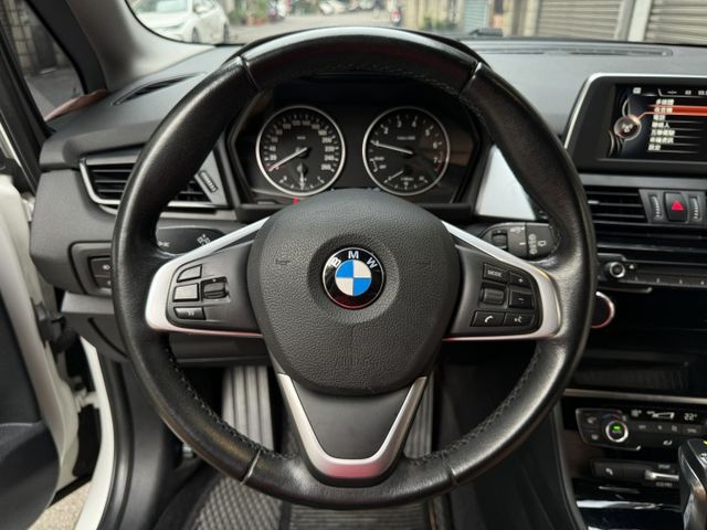 ★秒殺價~BMW 218i 原鈑件認證車，IKEY.定速.雙電動椅.LED頭燈.倒車顯影.電子手煞車，比較後就知多便宜★  第9張相片