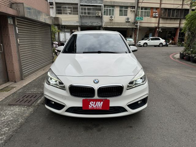 ★秒殺價~BMW 218i 原鈑件認證車，IKEY.定速.雙電動椅.LED頭燈.倒車顯影.電子手煞車，比較後就知多便宜★  第19張相片