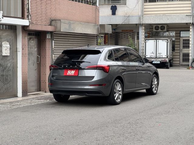 ★1.0渦輪豪華動能版~僅跑6千，IKEY.電尾門.全速域ACC.車道維持.盲點.CARPLAY.LED，認證車原鈑件★  第2張相片