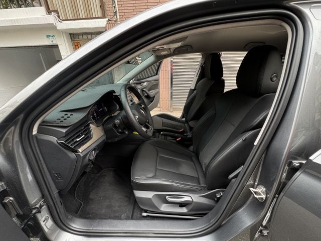 ★1.0渦輪豪華動能版~僅跑6千，IKEY.電尾門.全速域ACC.車道維持.盲點.CARPLAY.LED，認證車原鈑件★  第4張相片
