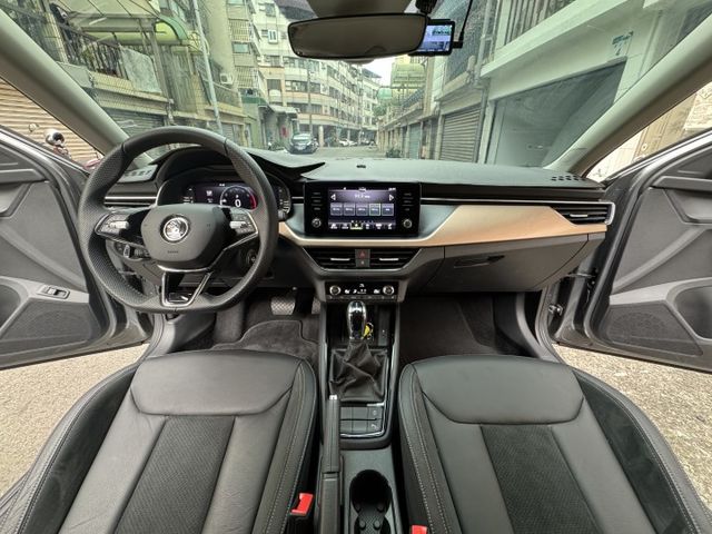 ★1.0渦輪豪華動能版~僅跑6千，IKEY.電尾門.全速域ACC.車道維持.盲點.CARPLAY.LED，認證車原鈑件★  第5張相片