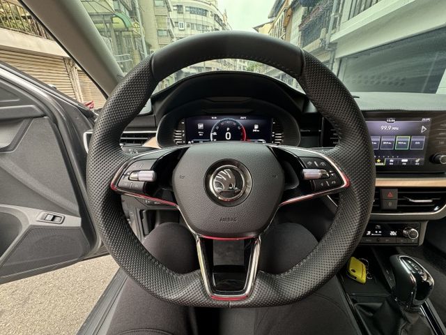 ★1.0渦輪豪華動能版~僅跑6千，IKEY.電尾門.全速域ACC.車道維持.盲點.CARPLAY.LED，認證車原鈑件★  第8張相片