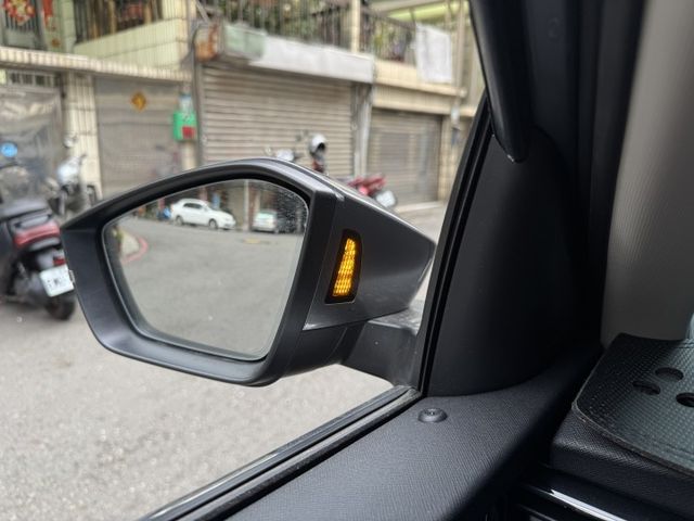 ★1.0渦輪豪華動能版~僅跑6千，IKEY.電尾門.全速域ACC.車道維持.盲點.CARPLAY.LED，認證車原鈑件★  第20張相片